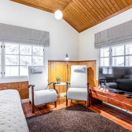 Holiday home Peukaloinen By Interhome Hirsjarvi